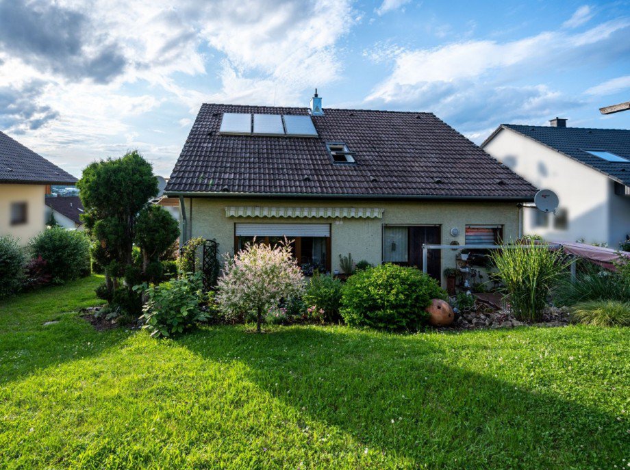S�dostansicht Zweifamilienhaus Althengstett