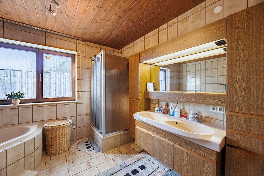 Tageslichtbad mit Dusche Mehrfamilienhaus Wildberg-Sch�nbronn