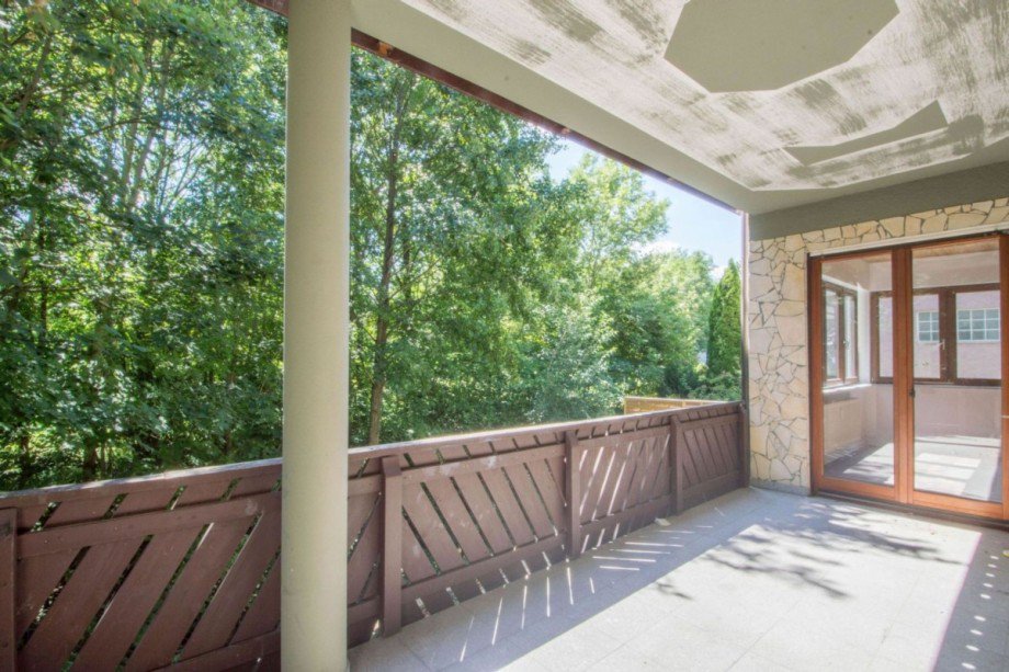 Gro�er Balkon EG Mehrfamilienhaus Neuhausen