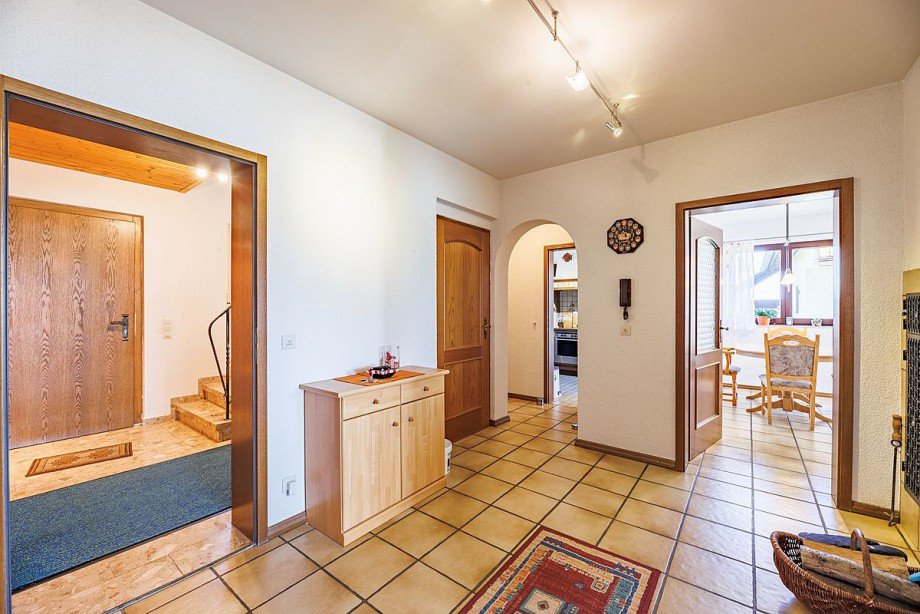 Wohnliche Diele Mehrfamilienhaus Wildberg-Sch�nbronn