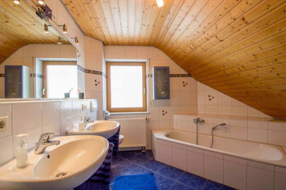 Tageslichtbad mit Wanne... Einfamilienhaus Calw