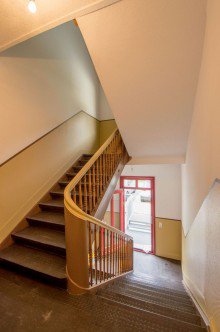 Hintereingang/Treppenhaus Erstbezug! Historischer Altbau | Hochwertig kernsaniert mit modernstem Interieur
