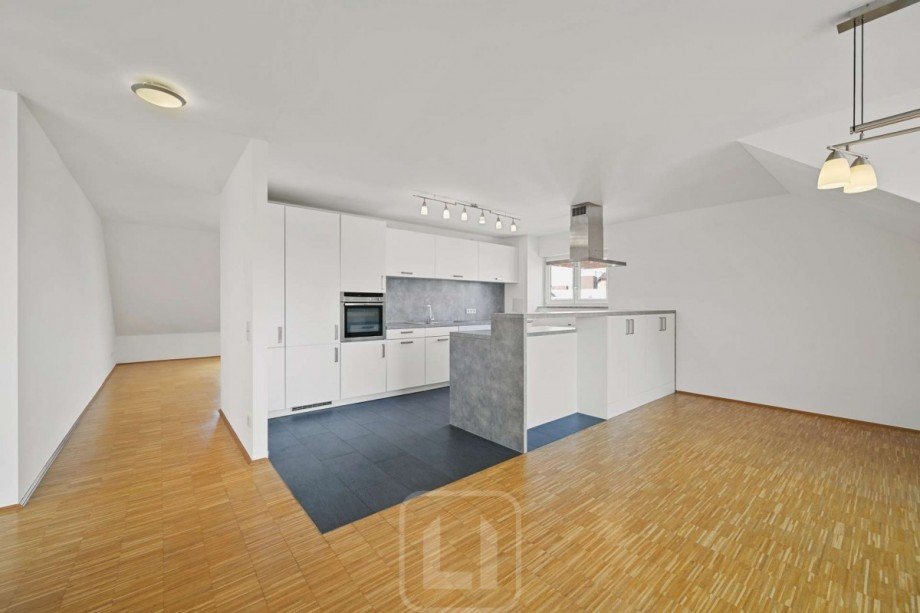 Offene K�che mit Kochinsel Dachgeschosswohnung Stuttgart