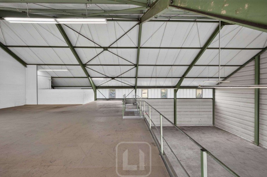 Viel Fl�che Lager Renningen