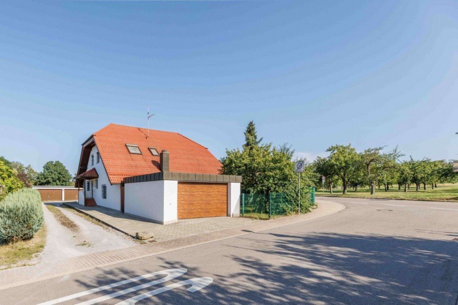 Zufahrt zum Haus Einfamilienhaus Tiefenbronn