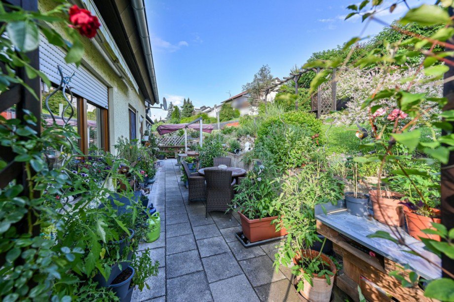 Gro�z�gige Terrasse Zweifamilienhaus Althengstett
