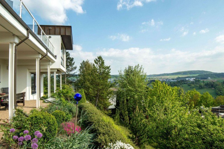 Exklusives Wohnhaus Calw Einfamilienhaus Au�ergew�hnliches Wohnhaus in sonniger Traumlage | Einliegerwohnung | Gro�e Doppelgarage