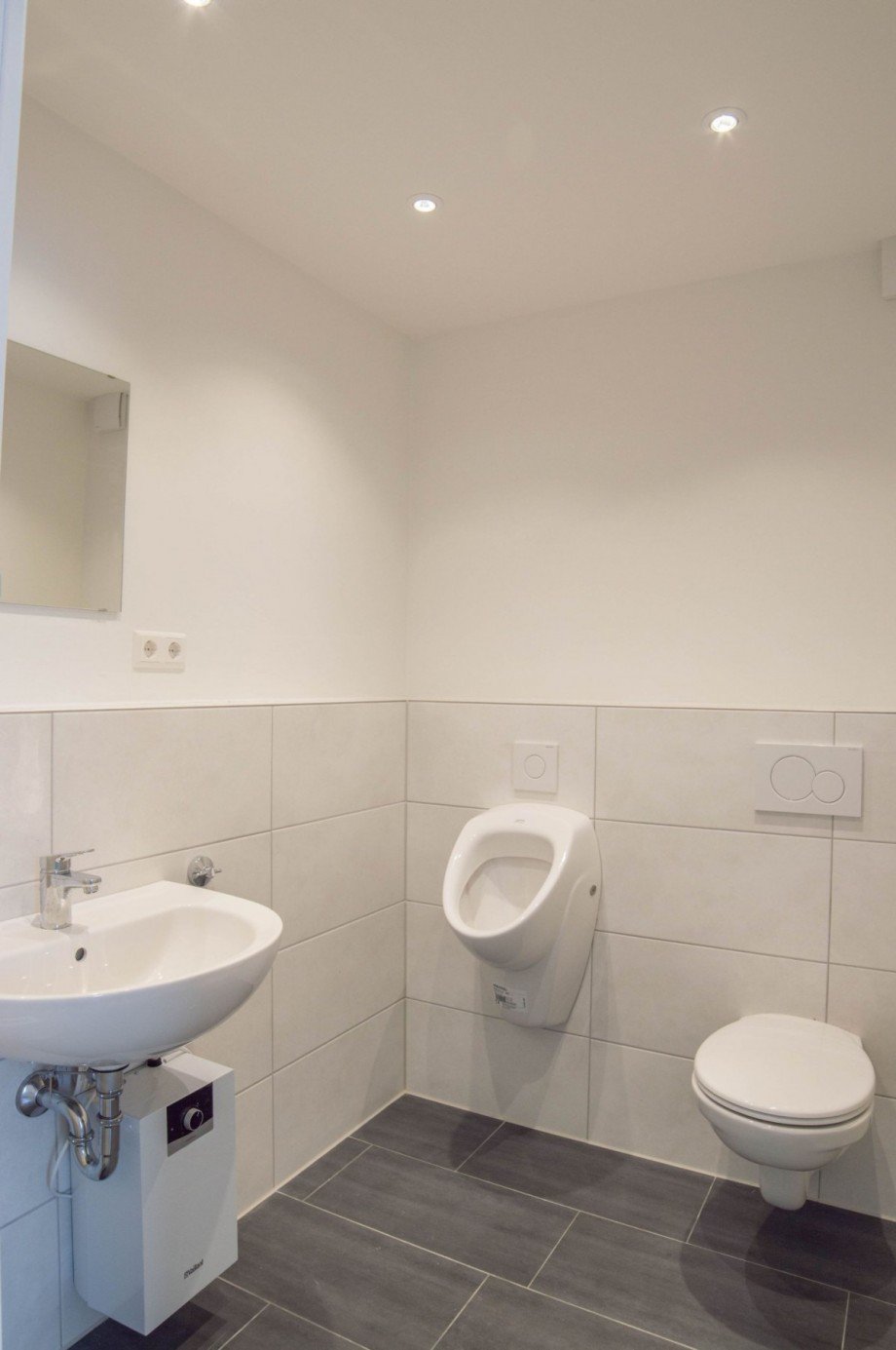 Herren-WC B�rofl�che Althengstett