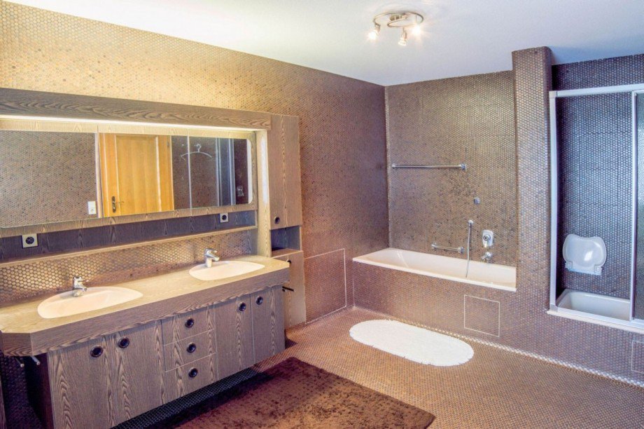 ...Badezimmer (en suite) Einfamilienhaus Calw