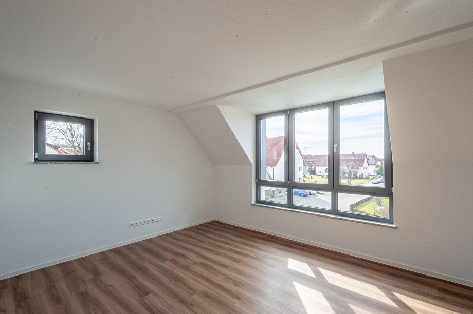...gro�er Glasfront Maisonettewohnung Althengstett