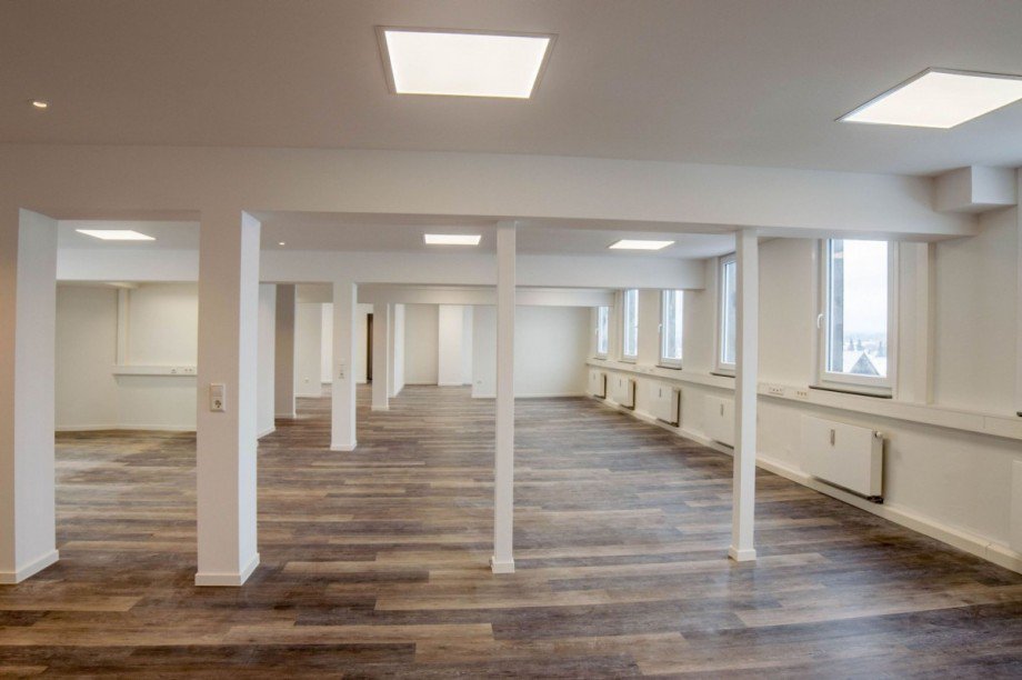 Teilung nach Absprache m�glich B�rofl�che Althengstett