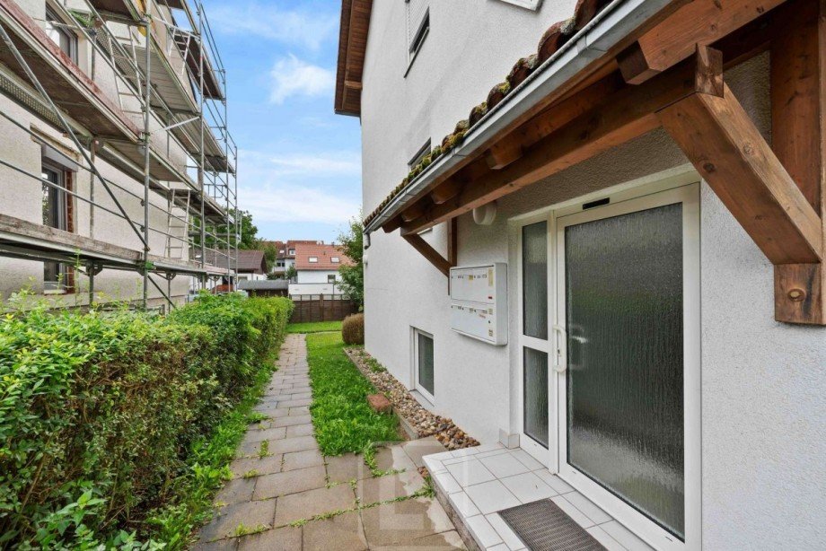 Eingangsbereich Etagenwohnung Althengstett