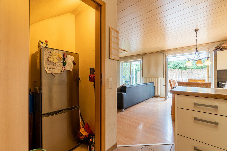 ...anliegender Speisekammer mit K�hl-/Gefrierschrank Maisonettewohnung Magstadt