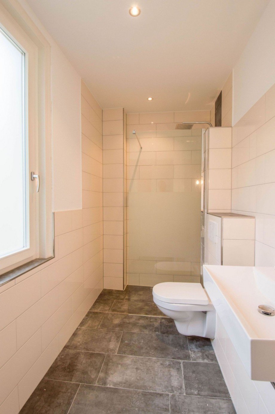 ...Dusche, WC und Waschbecken Etagenwohnung Calw