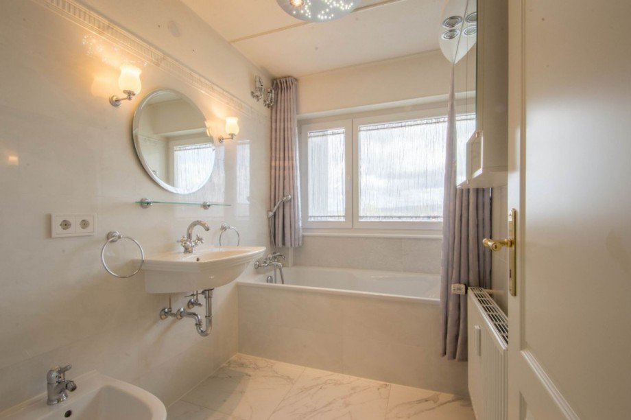 Hochwertiges Tageslichtbad Maisonettewohnung Nufringen