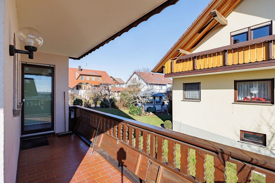 Balkon entlang der Ostseite Mehrfamilienhaus Wildberg-Sch�nbronn