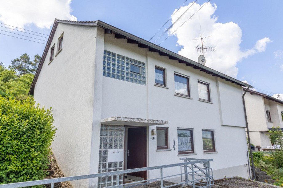 Hausansicht Nord-Ost Zweifamilienhaus Heimsheim