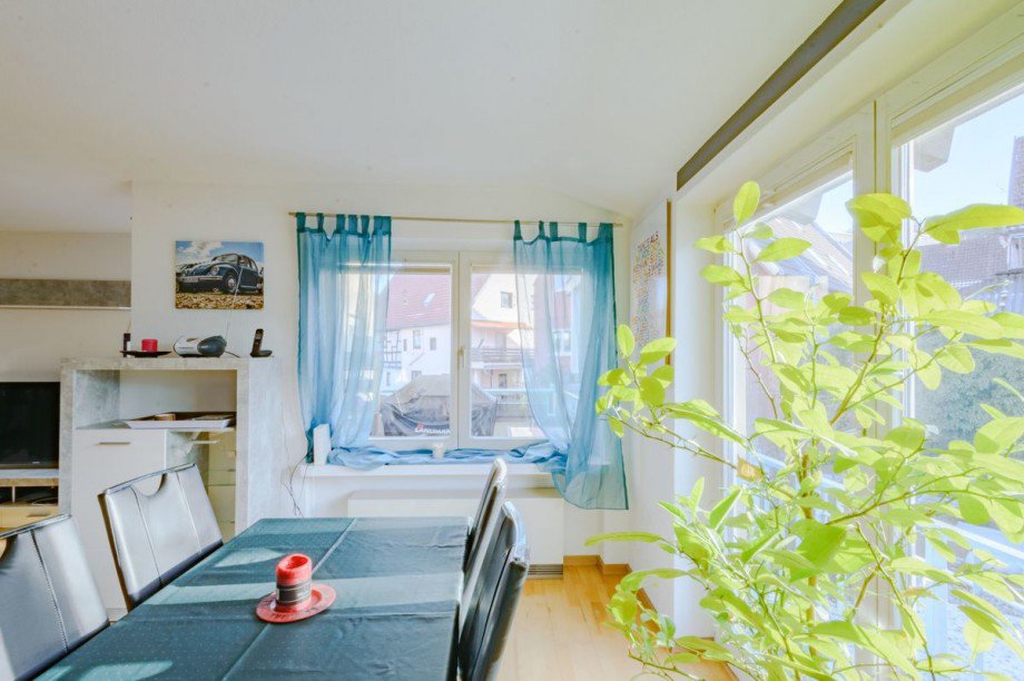 Essbereich | Blick auf den Balkon Etagenwohnung Aidlingen