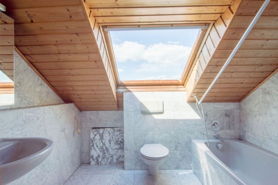 TGL-Bad mit Duschwanne Mehrfamilienhaus Neuhausen