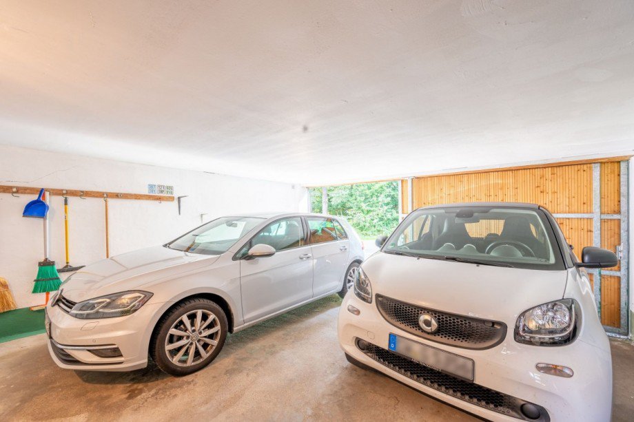 Bietet ausreichend Platz f�r zwei Autos Einfamilienhaus Althengstett