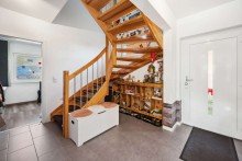 Gro�z�giger Eingangsbereich Niedrigenergiehaus | Photovoltaikanlage | naturnahe Lage | Calw-Wimberg