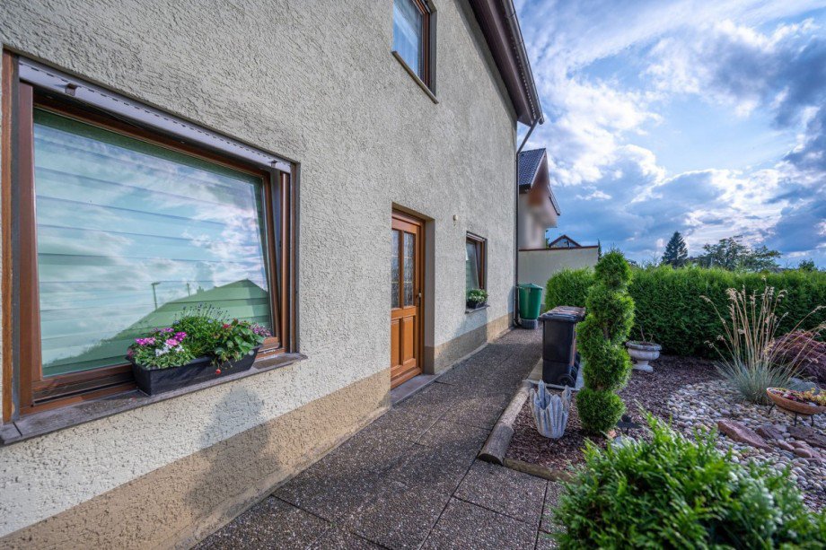 Hauseingang Untergeschoss Zweifamilienhaus Althengstett