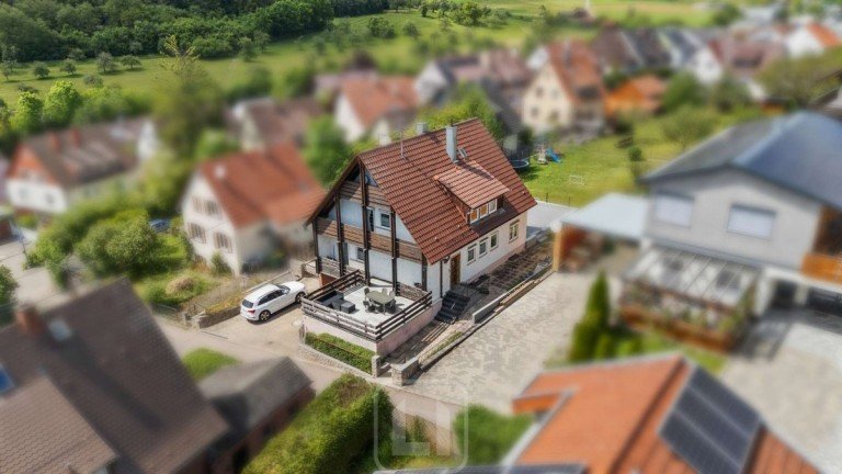 Hausansicht S�d-Ost Heimsheim Mehrfamilienhaus Modernisiertes Mehrgenerationenhaus mit ELW | 231 m� Wohnfl�che | 827 m� Grundst�ck