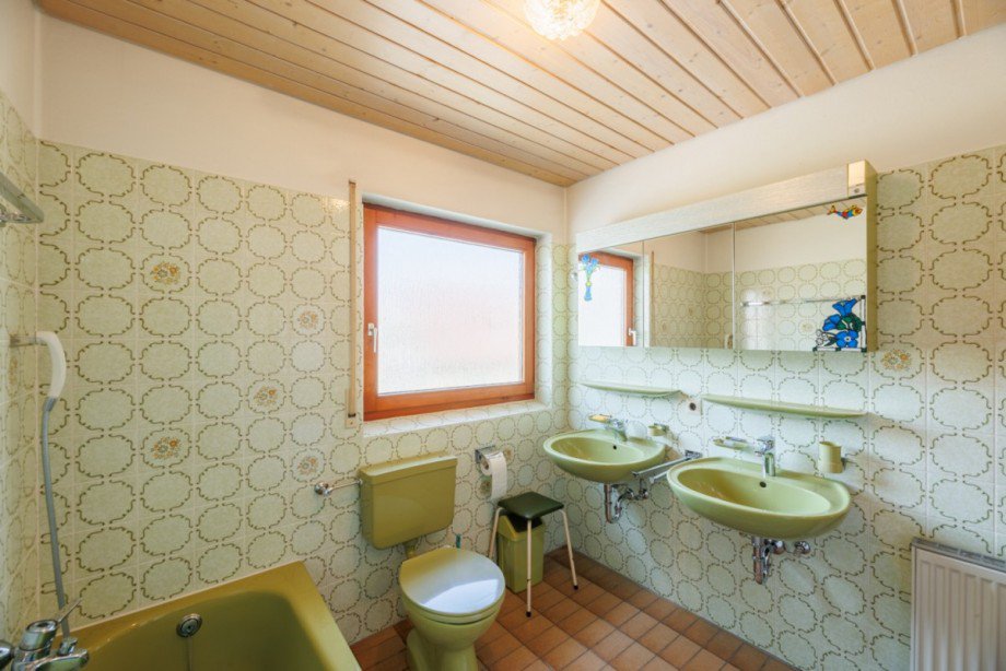 ...zwei Waschbecken... Reihenmittelhaus G�rtringen