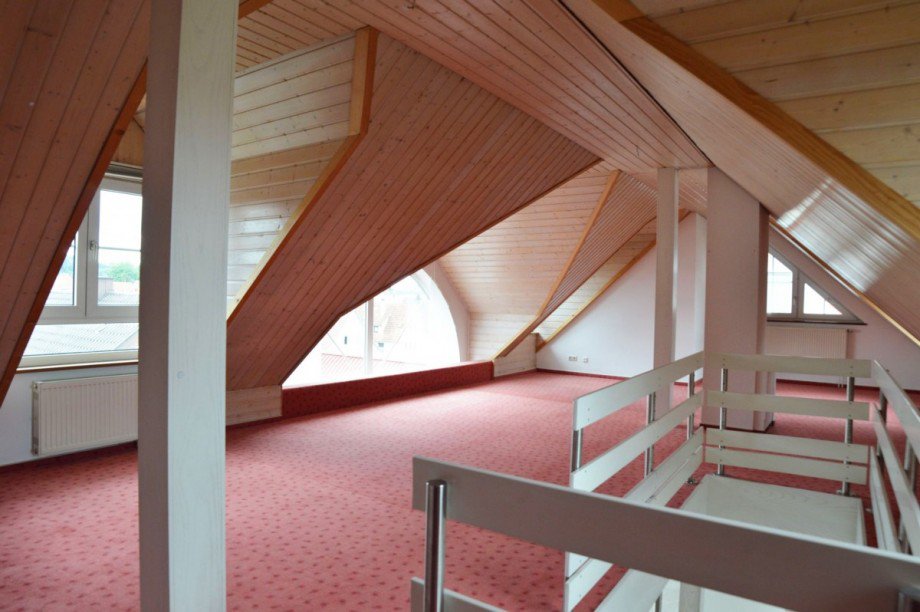 ...sich das groz�gige und... Dachgeschosswohnung Nufringen