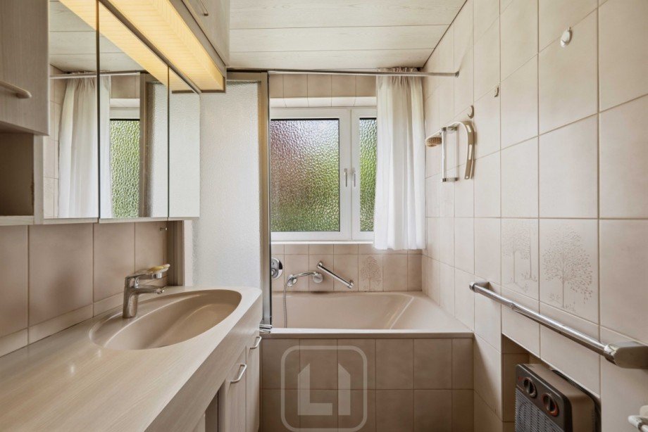 Tageslichtbad | Duschwanne | Waschbecken Wohnung Stuttgart