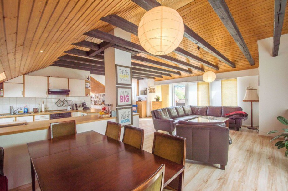 Wohn-/Ess-/Kochbereich mit... Zweifamilienhaus Ostelsheim