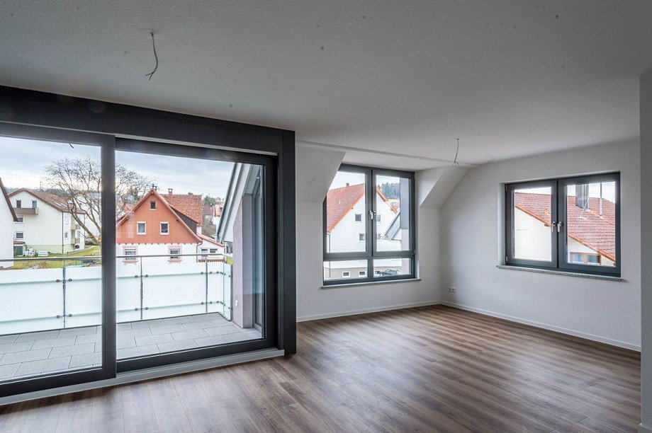 Gr. Wohn- u. Essbereich mit... Dachgeschosswohnung Althengstett