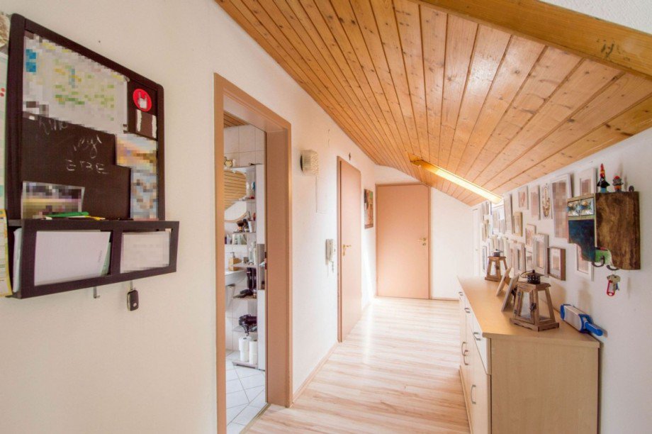 Eingangsbereich/Flur Zweifamilienhaus Ostelsheim