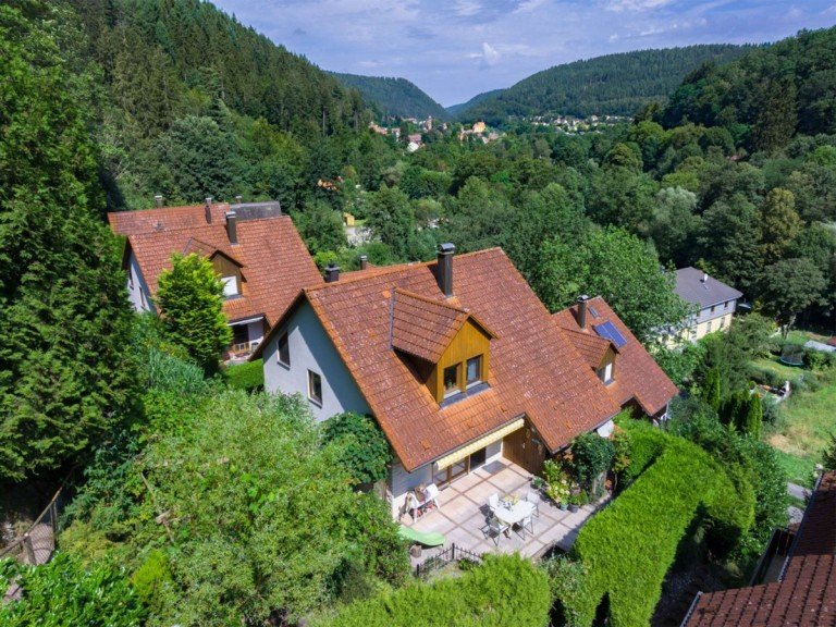 Komfortables Wohnen im Einklang... Calw Einfamilienhaus Wohnen im Einklang mit der Natur | Einfamilienhaus mit sep. Einliegerwohnung | Garage | Garten | Sauna