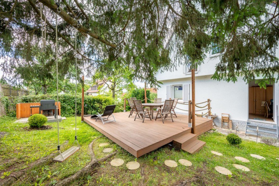 S�dterrasse mit separatem Grillbereich Einfamilienhaus Althengstett