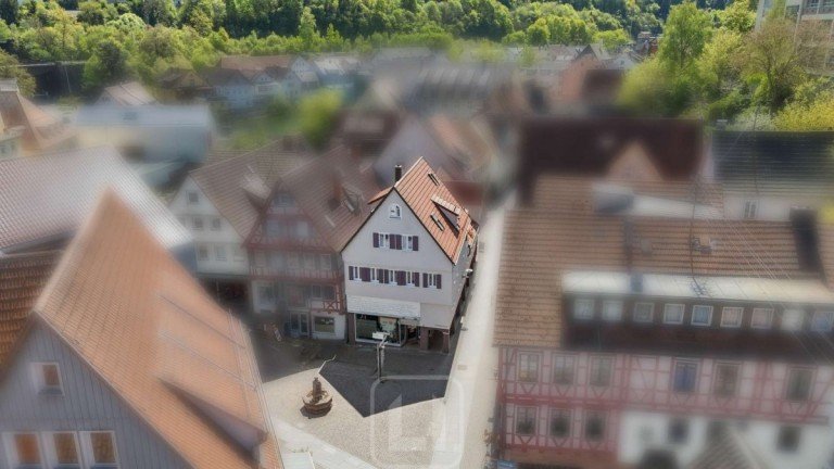 Drohnenaufnahme Calw Wohn- / Gesch�ftshaus Wohn- und Gesch�ftshaus in Calw - zentrale Lage, solide Substanz, starke Perspektive