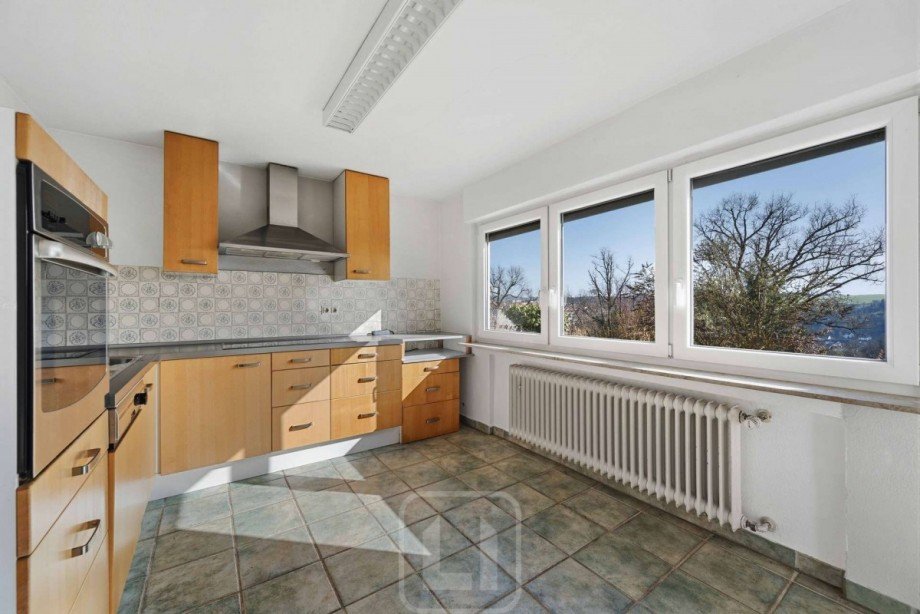Lichtdurchflutete Einbauk�che Zweifamilienhaus Altensteig