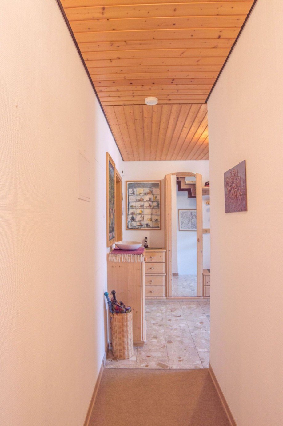 Flur zum... Zweifamilienhaus Althengstett