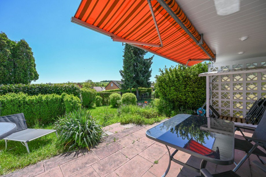 S�d-Terrasse mit Markise Bungalow Wildberg