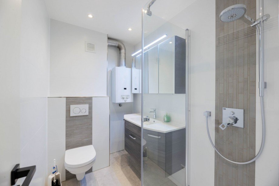 Modernes Badezimmer mit... Etagenwohnung Stuttgart