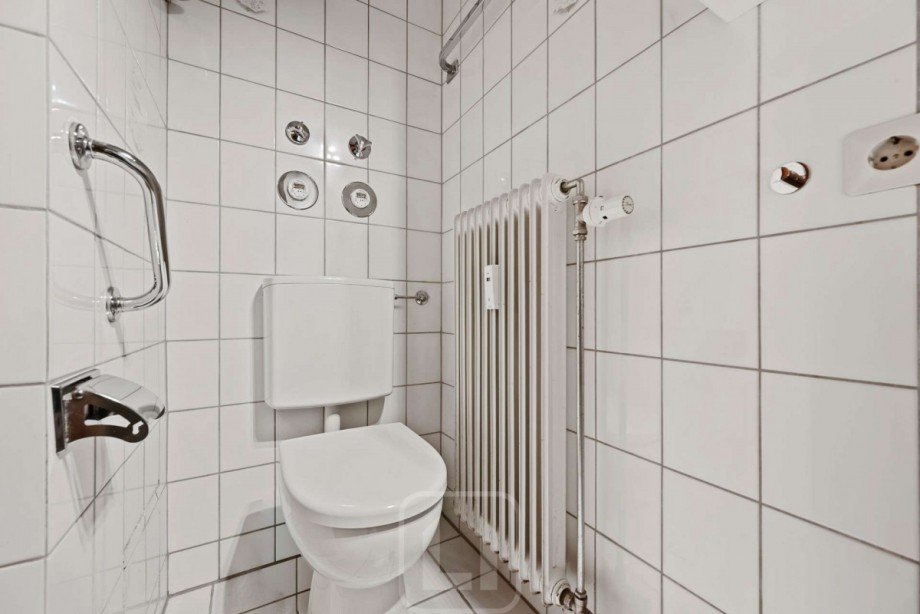 WC | Hell gefliest Etagenwohnung Leonberg