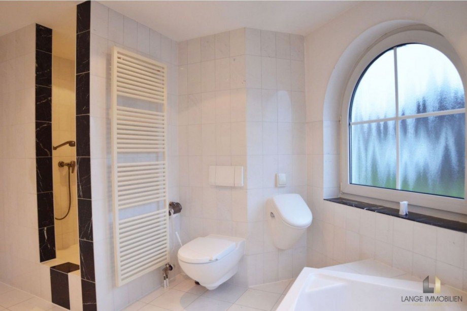 ...mit Wanne und Dusche Einfamilienhaus Nufringen