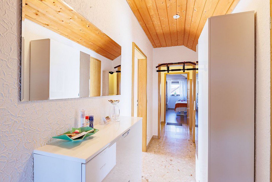 Eingangsbereich Garderobe Mehrfamilienhaus Wildberg-Sch�nbronn