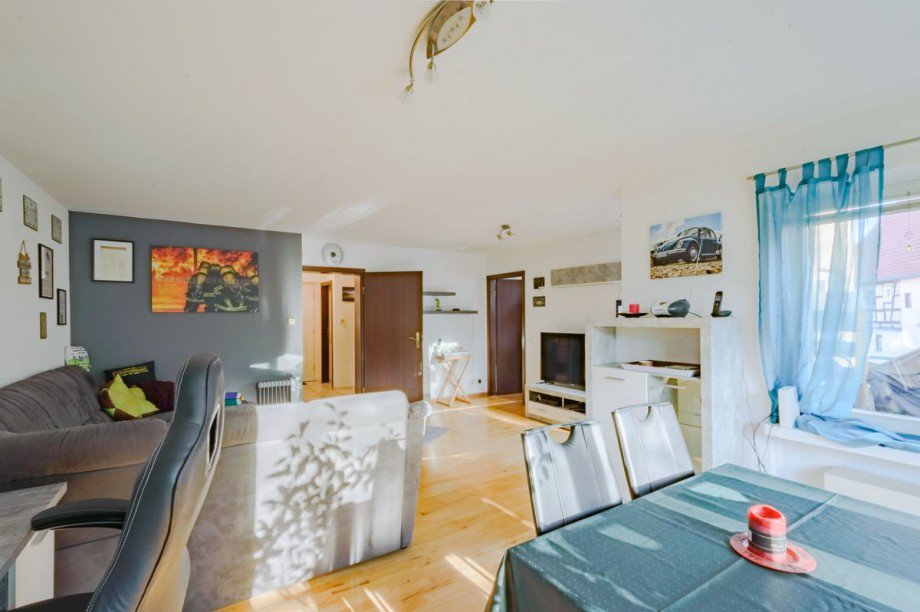 Wohn- Essbereich | Zugang zum Schlafzimmer und Flur Etagenwohnung Aidlingen