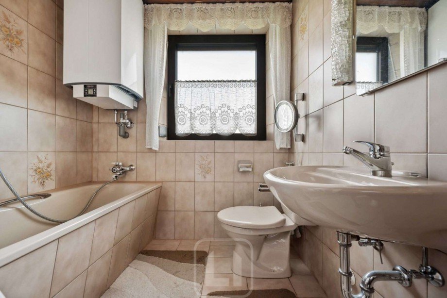 OG | Tageslicht-Badezimmer Reihenendhaus Ostfildern
