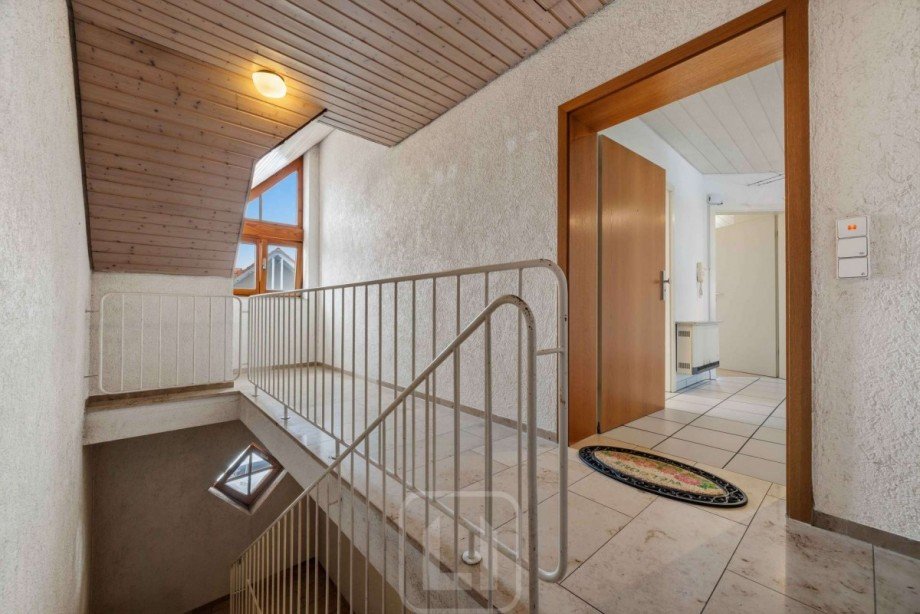 Gepflegtes Treppenhaus Maisonettewohnung Ehningen