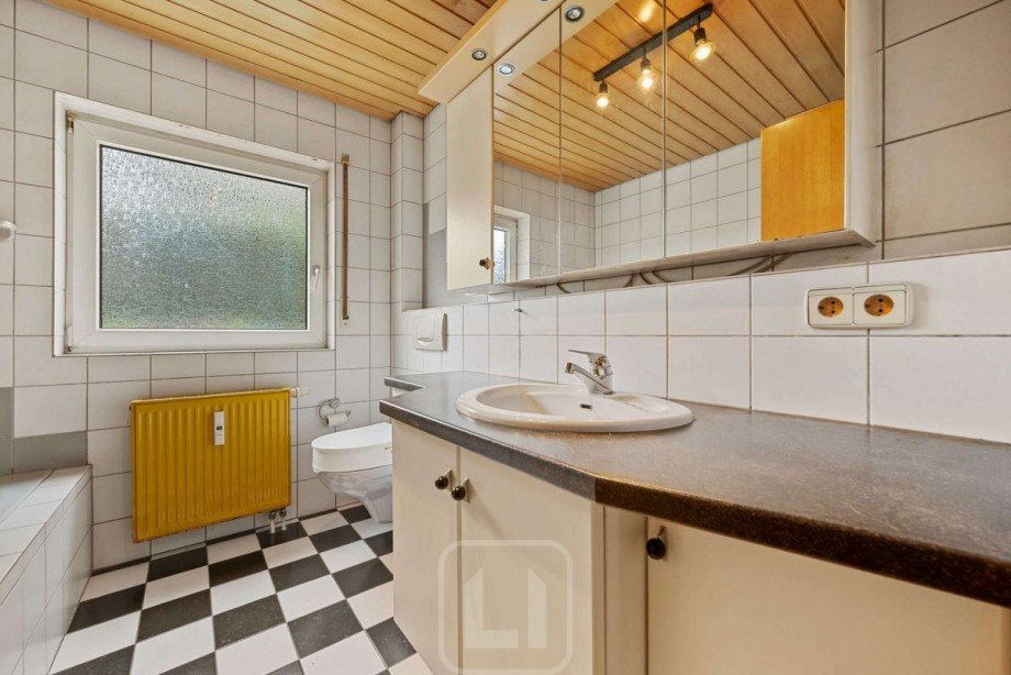 Tageslicht-Badezimmer Etagenwohnung Althengstett