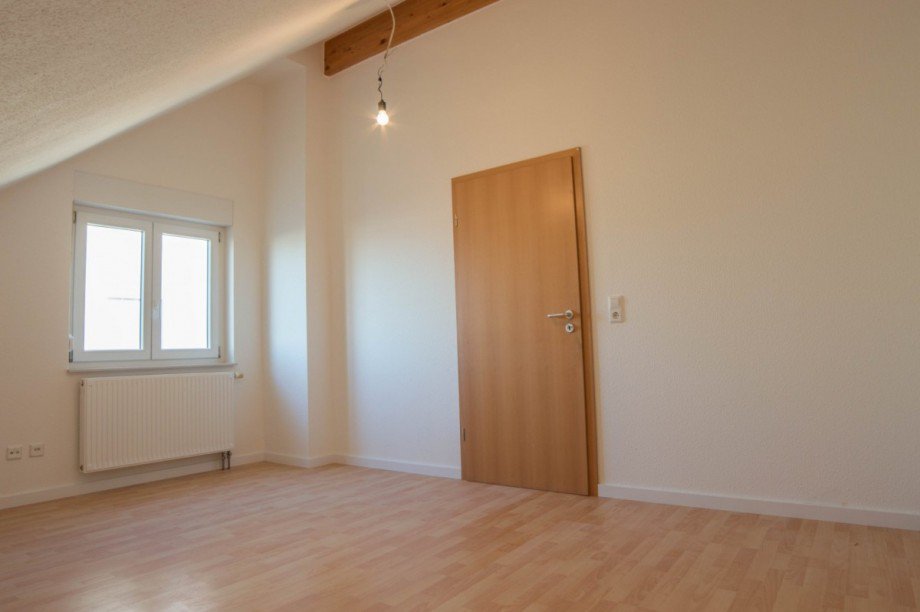 1. Zimmer im DG Reihenendhaus Stuttgart-Vaihingen