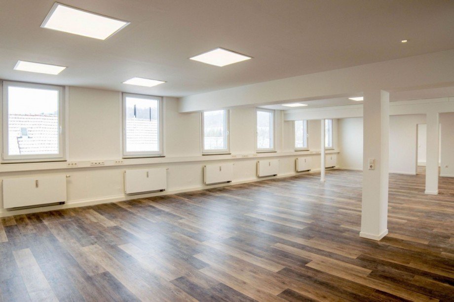 Lichtdurchflutet B�rofl�che Althengstett