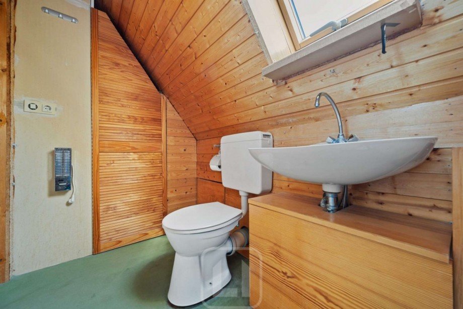 Toilette | Waschbecken Doppelhaush�lfte B�blingen